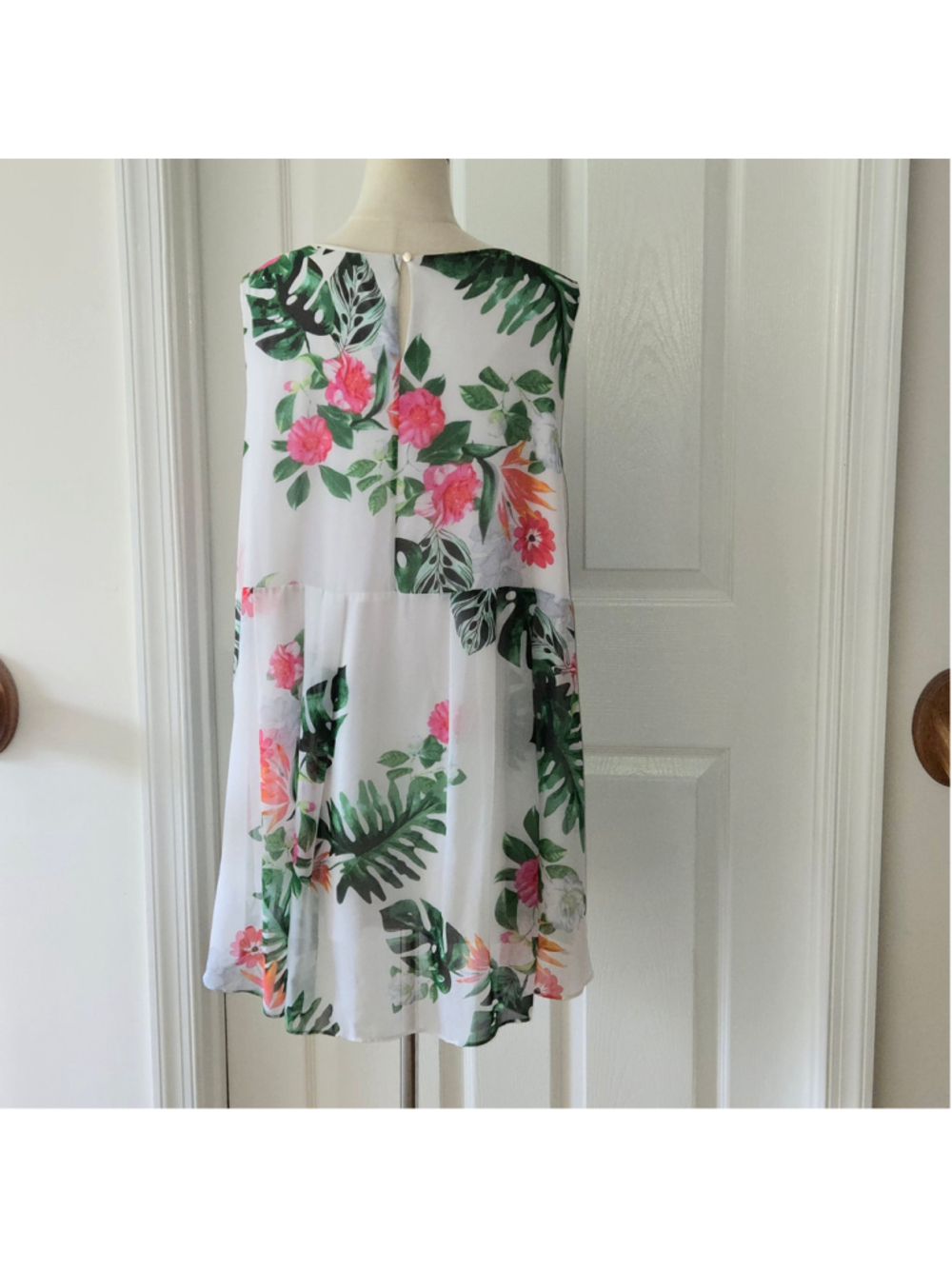 Vince Camuto Women's Floral Sleeveless White Green Pink Tank Top Plus Sz 2X - Picture 3 of 11